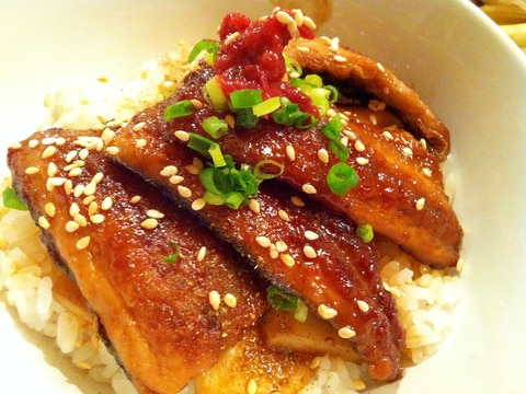 ふわ♪サクッ!!秋刀魚の照り焼き丼(梅肉添え)